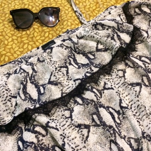 Snake print with lace detail and open sleeve tunic - Picture 2 of 2